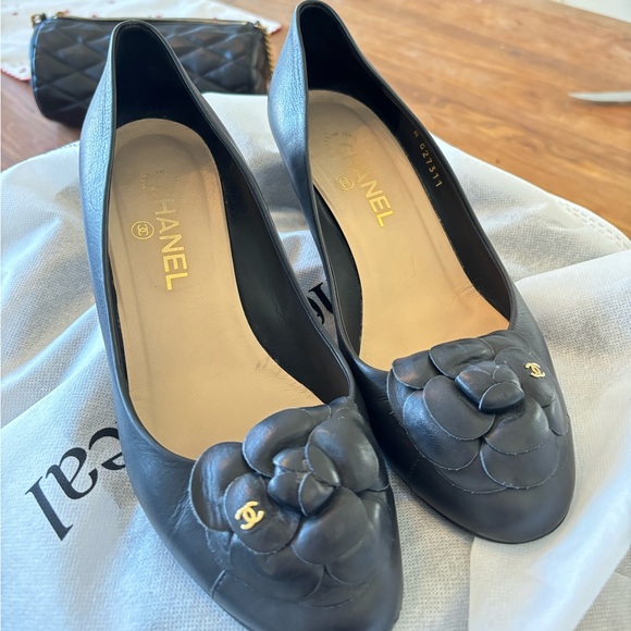 Chanel heels pump short block camellia size 40 size 8.5 9 9.5 10 - Picture 1 of 7